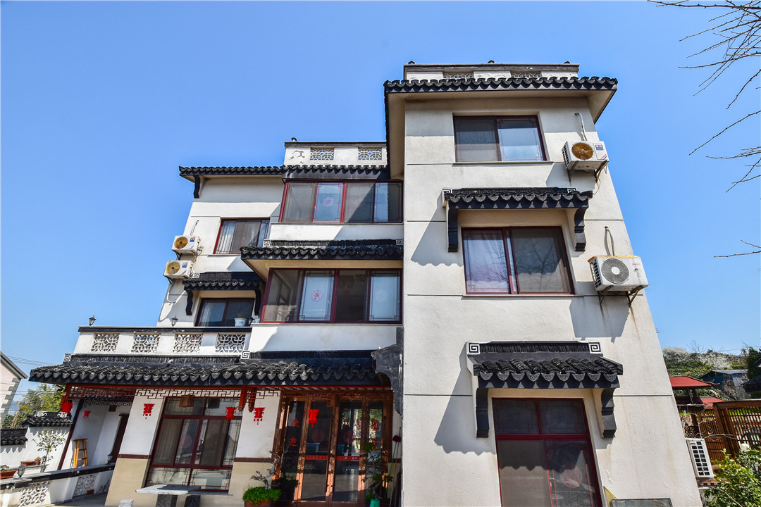 title=/