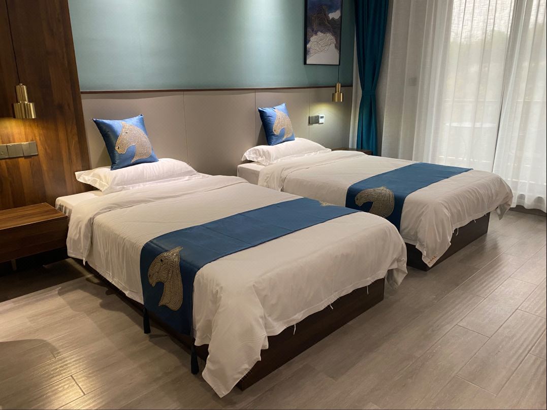 0203i120008f1lc9e53DE_W_1080_808_R5_D
